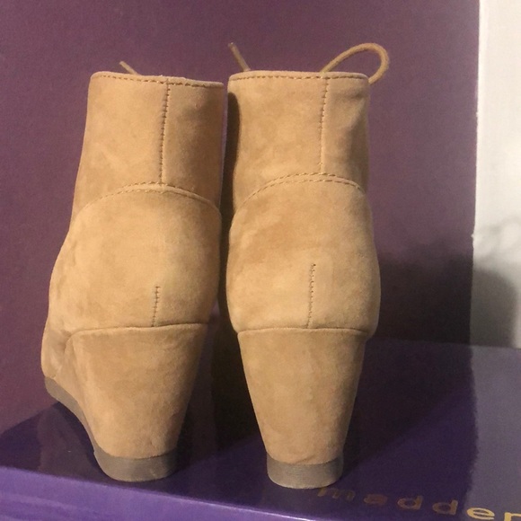 Taupe madden girl wedge booties size 8 1/2 - Picture 4 of 6